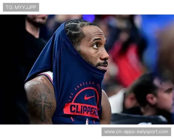 洛杉矶快船憾负洛杉矶湖人，科怀·伦纳德连中中投，主场观众起立