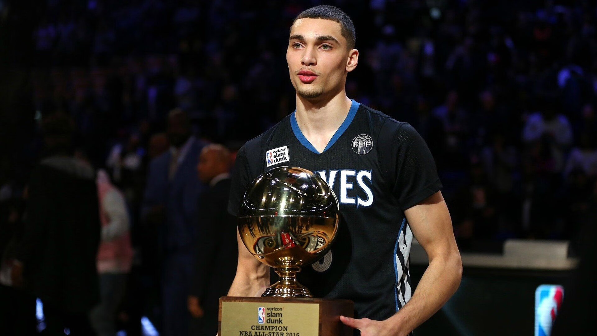 开云网站-BLG惊险翻盘赛季故事分享——逆境中的荣耀蜕变